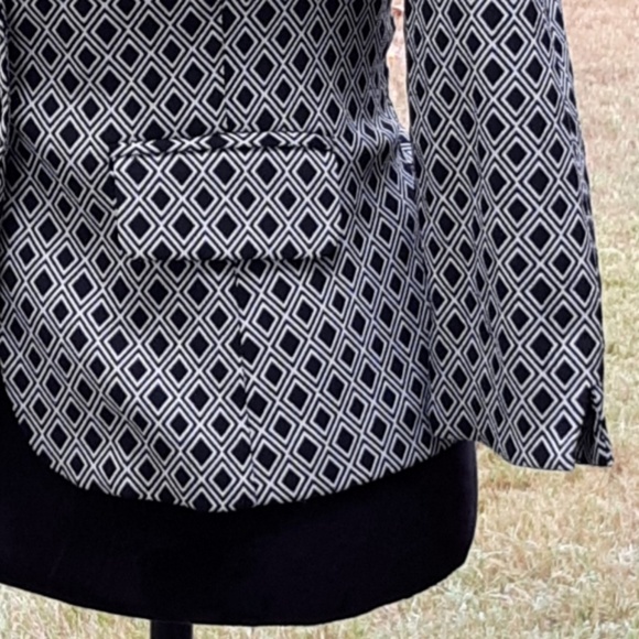 NWOT BLACK AND WHITE BLAZER - Picture 5 of 5